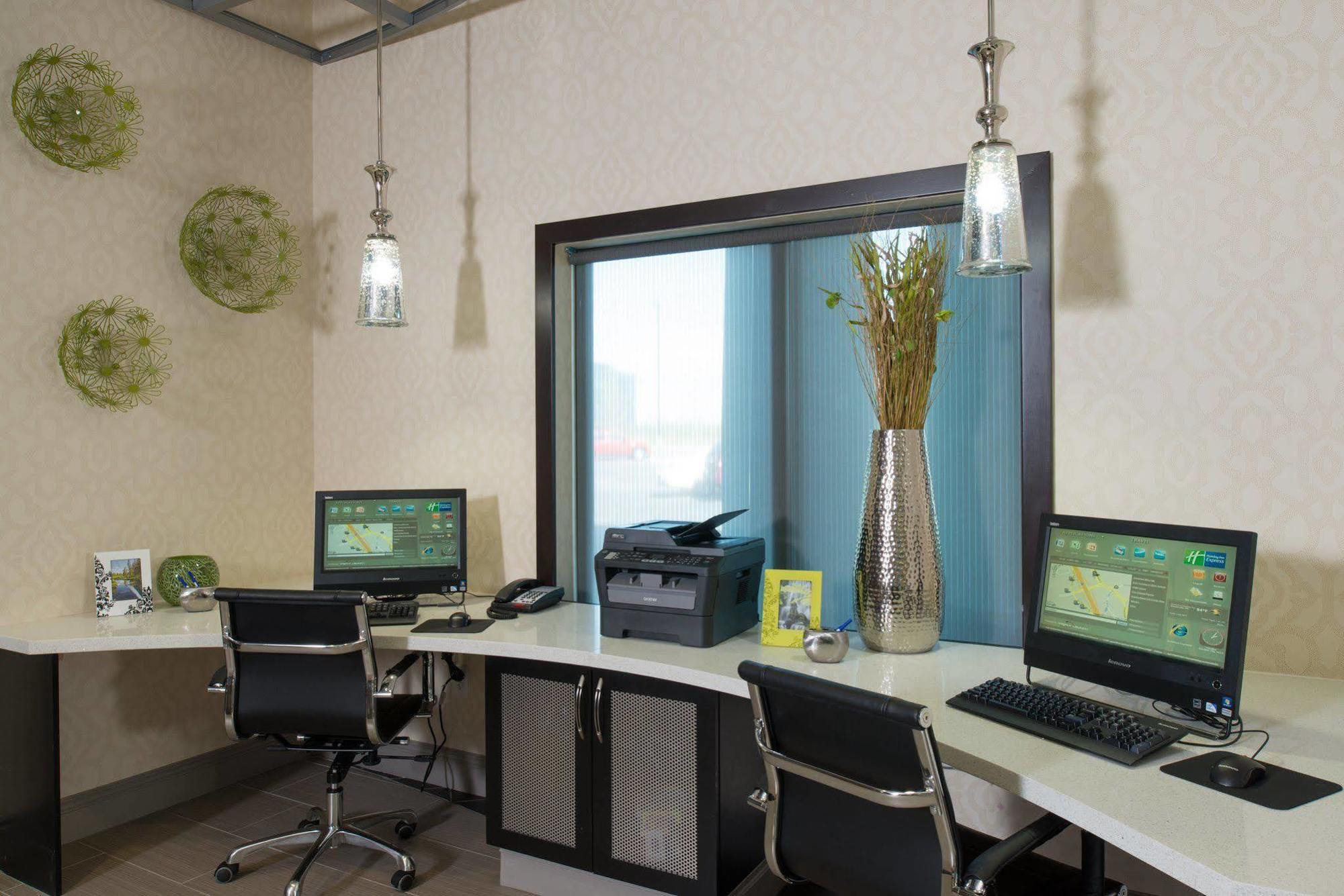 Holiday Inn Express Hotel & Suites North Kansas City By Ihg Exteriör bild