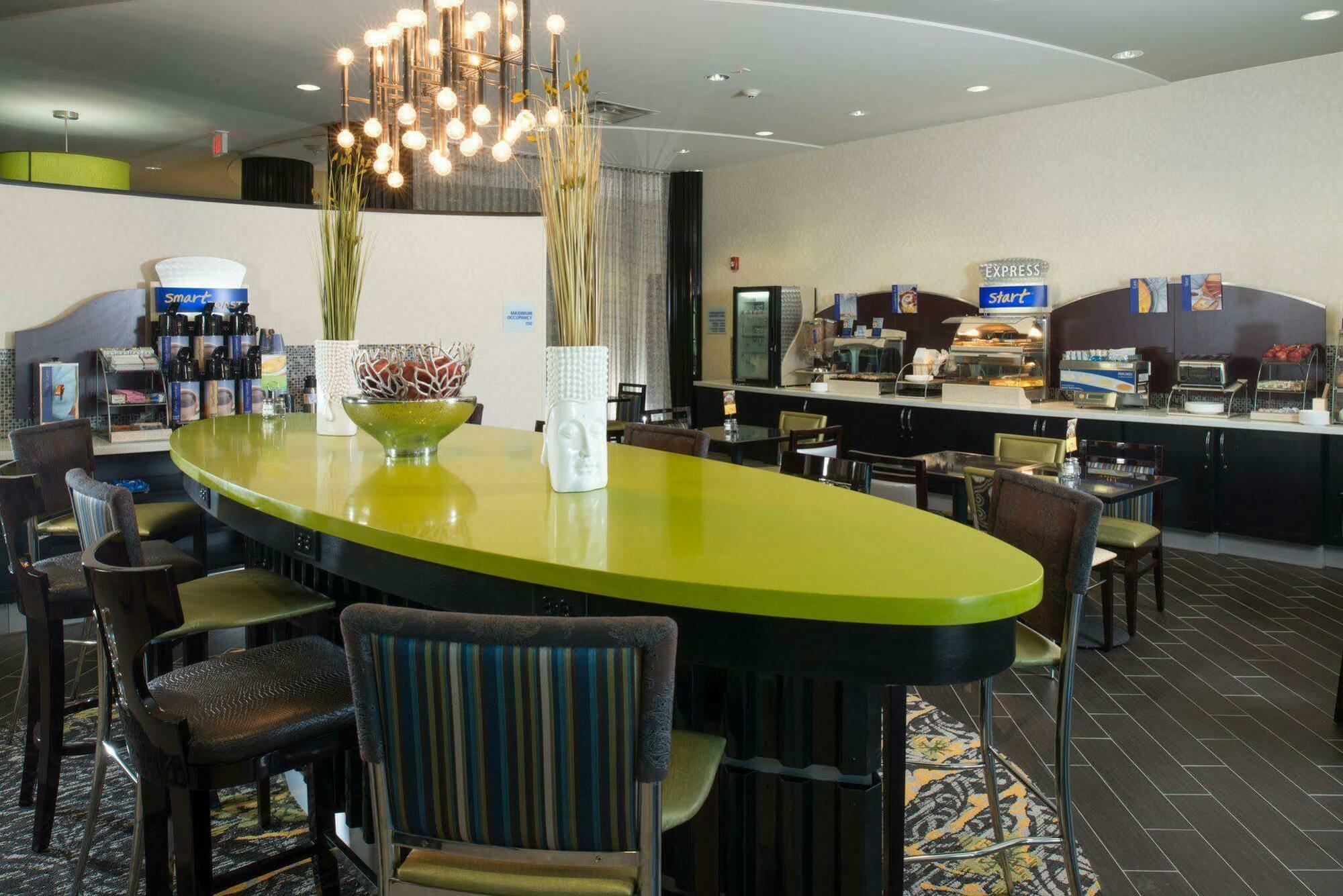 Holiday Inn Express Hotel & Suites North Kansas City By Ihg Exteriör bild