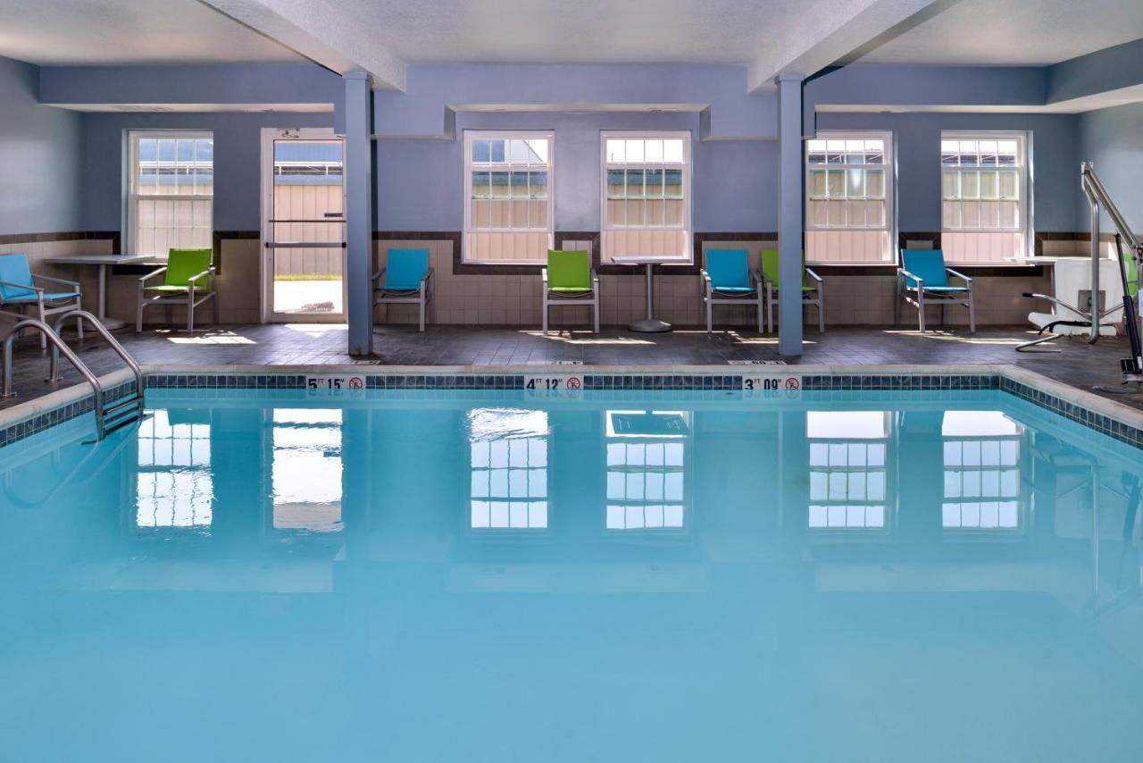 Holiday Inn Express Hotel & Suites North Kansas City By Ihg Exteriör bild