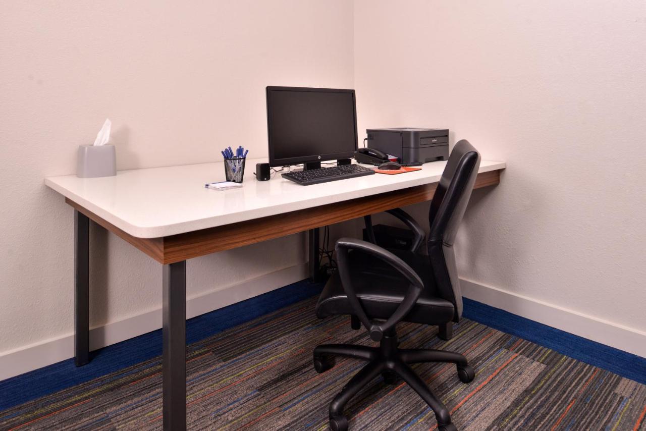 Holiday Inn Express Hotel & Suites North Kansas City By Ihg Exteriör bild