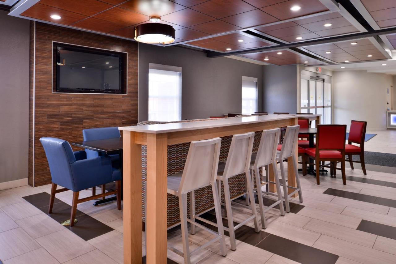 Holiday Inn Express Hotel & Suites North Kansas City By Ihg Exteriör bild