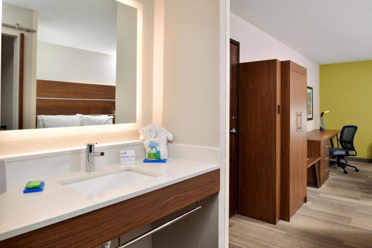 Holiday Inn Express Hotel & Suites North Kansas City By Ihg Exteriör bild