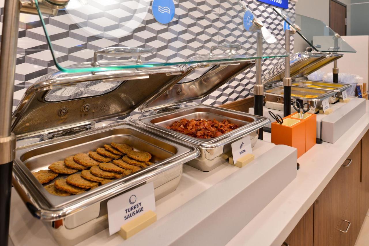 Holiday Inn Express Hotel & Suites North Kansas City By Ihg Exteriör bild